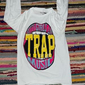 This is a long sleeve shirt